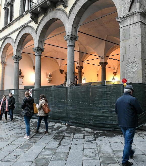 Palazzo Pretorio, la facciata è a rischio «Degrado diffuso, possibilità di crolli» 