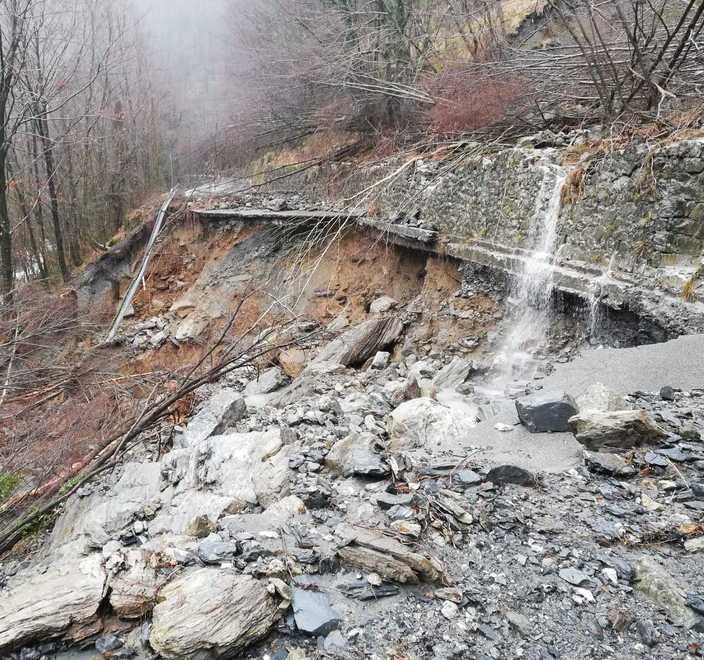 Frana sulla provinciale di Arni, a metà settimana il by-pass