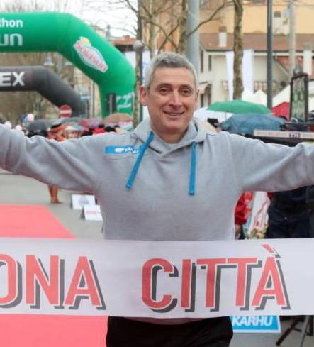 La Mezza maratona diventa “Run 10K” e invade il centro «Divertimento senza disagi»
