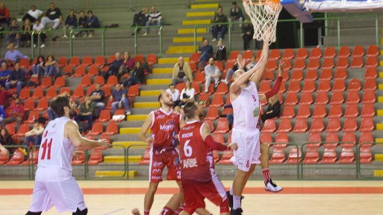 Lucca sfiora la rimonta ma si ferma sul più bello Alba passa per un soffio