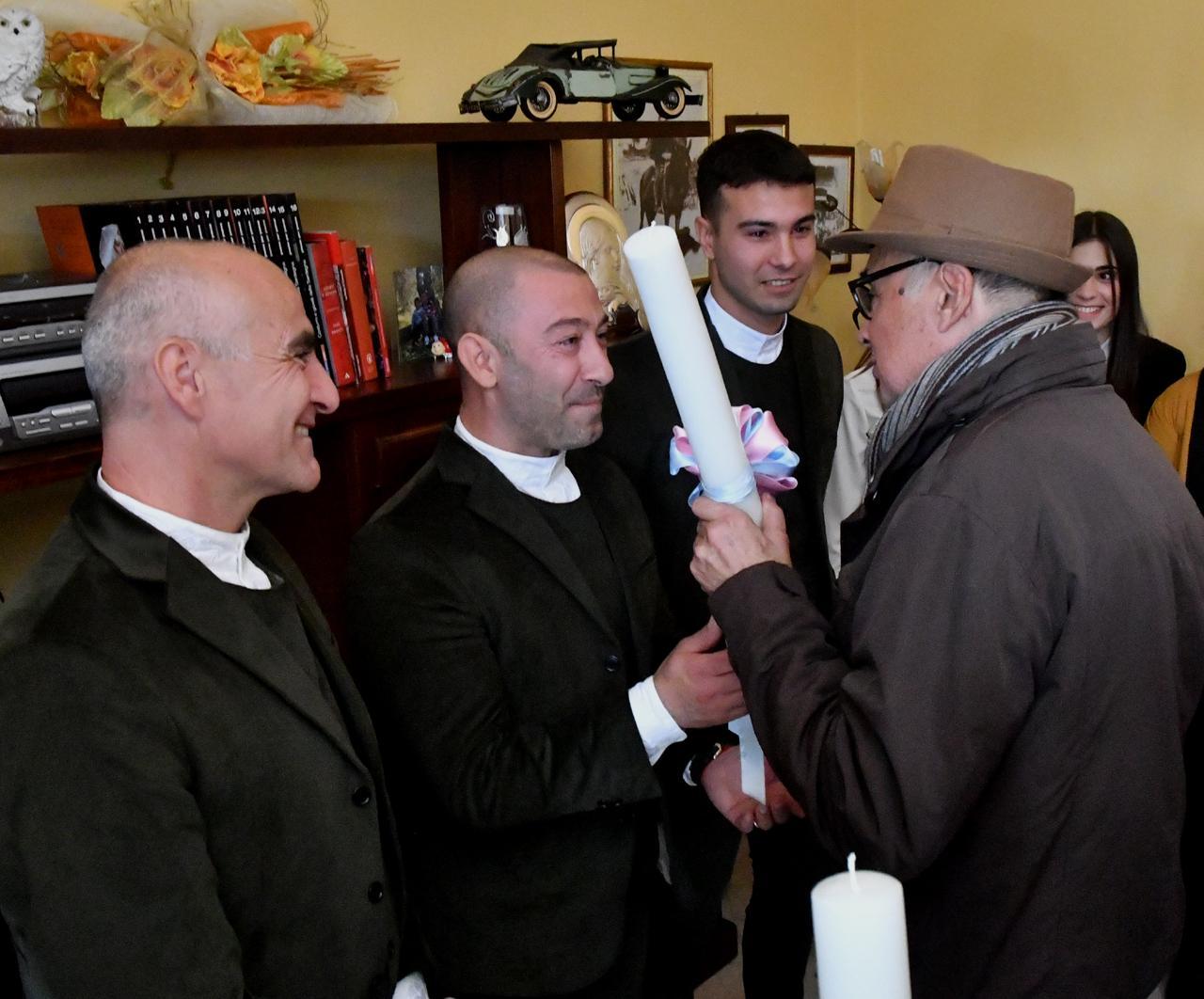 Il rito dei ceri illumina la Sartiglia 