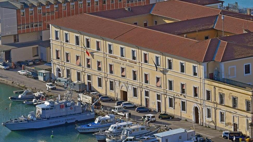 La sede della guardia di finanza di Livorno