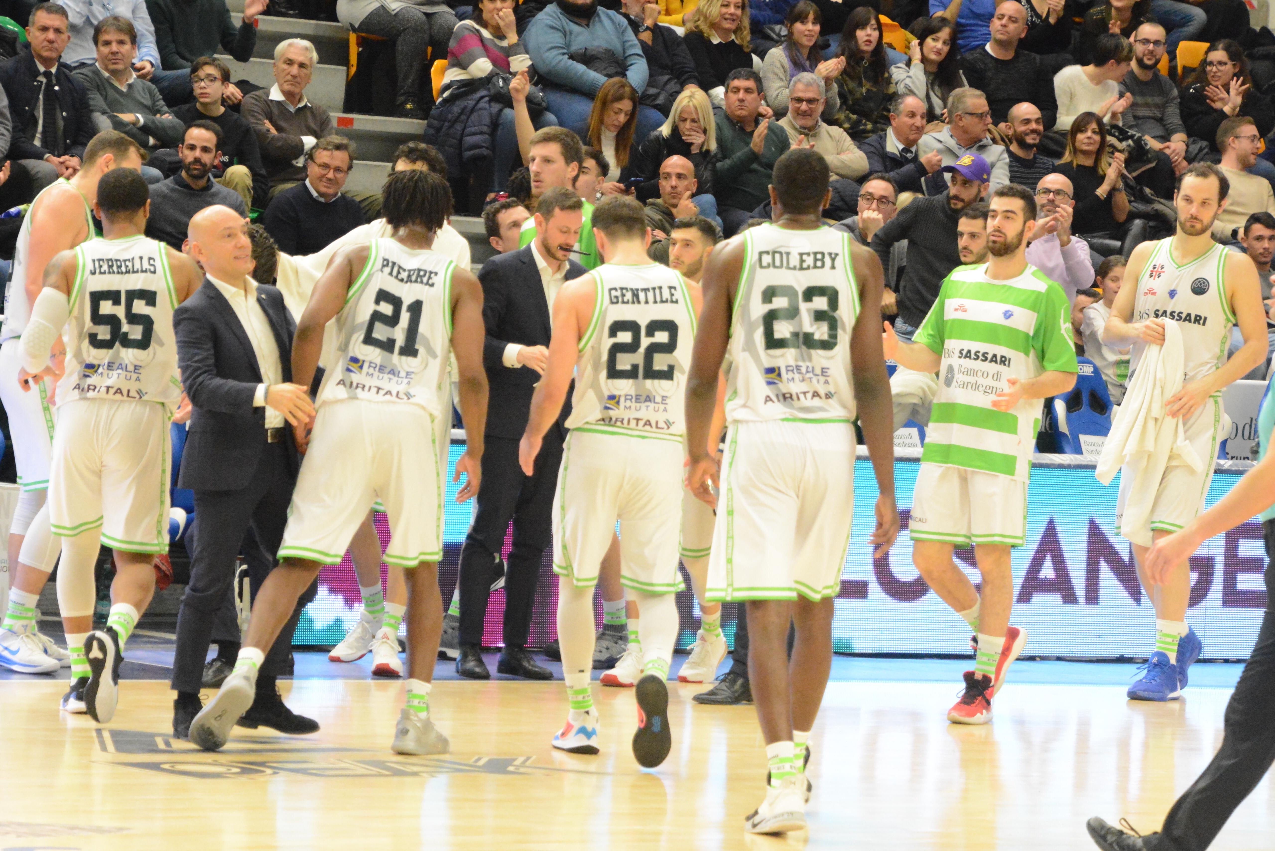 Un time-out nella sfida interna di Coppa contro Holon