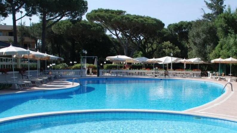 La piscina del Park Hotel Marinetta di Marina di Bibbona