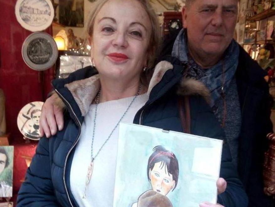 La bimba azzura con il frate e Jeanne col 5&5 nella bottega dove Dedo abbraccia Livorno
