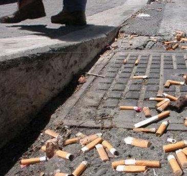 «Stop mozziconi gettati a terra» Mozione della Lega in consiglio 