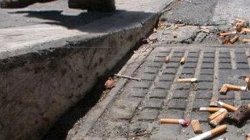 «Stop mozziconi gettati a terra» Mozione della Lega in consiglio
