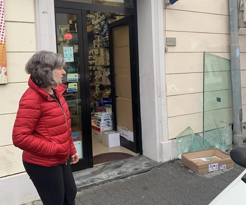 Sfondano la porta della copisteria per pochi spiccioli 