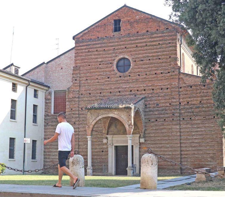 Il luogo sacro vittima della storia. Santa Maria della Consolazione prima monastero poi lazzaretto 