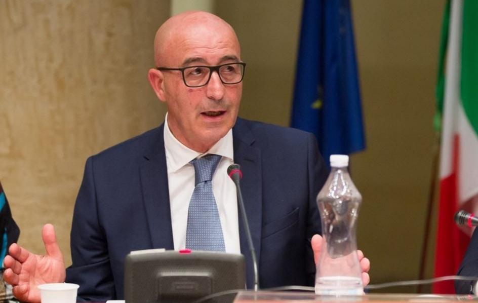 L’anno scorso le scritte minacciose sui muri 