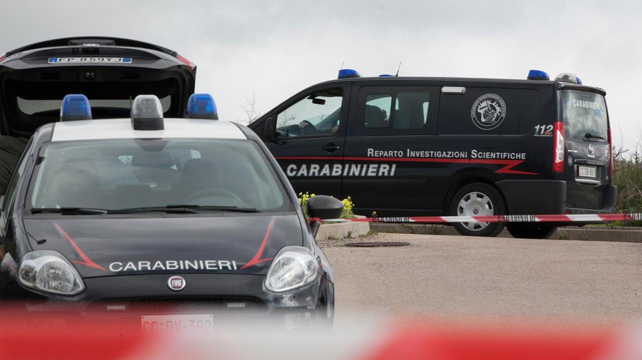 I carabinieri nel luogo dove è stato ritrovato il cadavere di Speranza Ponti