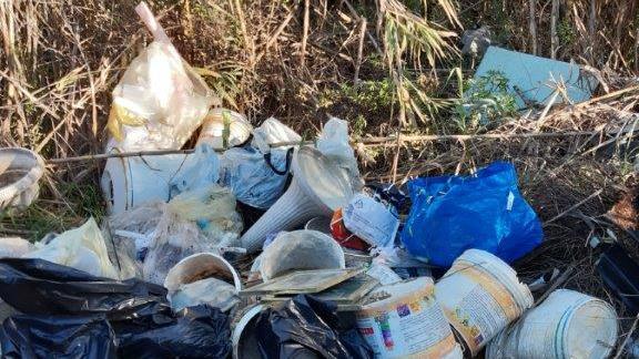 I rifiuti scoperti dai carabinieri forestali
