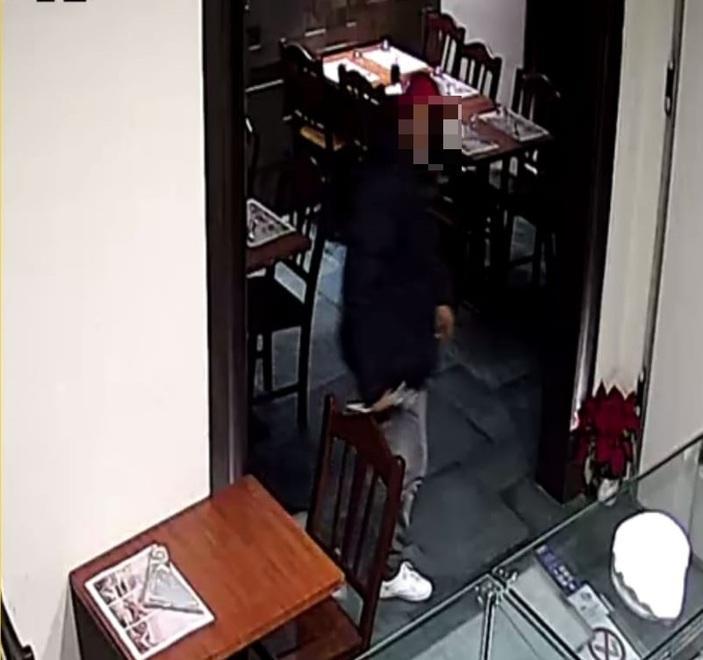 Il ladro ripreso dalla telecamera di Crudomania