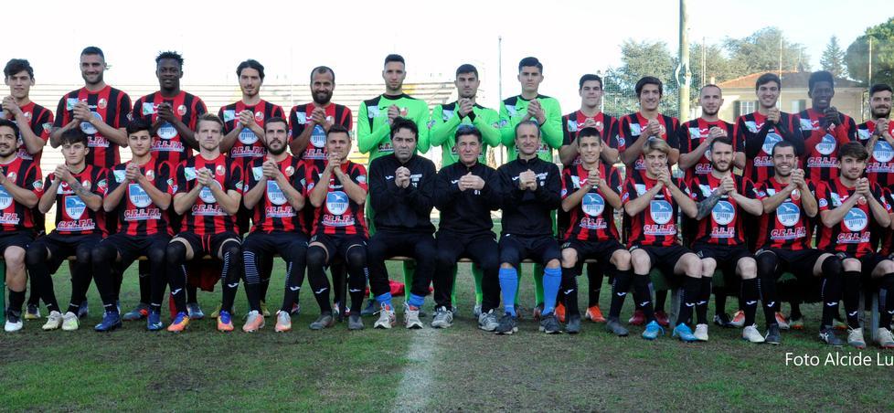 Una foto per stare vicino a chi è in difficoltà: ecco il grande cuore della squadra rossonera 