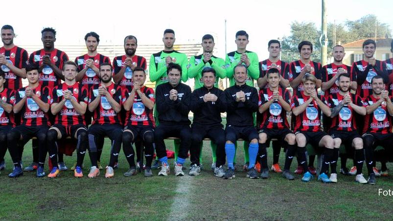 Una foto per stare vicino a chi è in difficoltà: ecco il grande cuore della squadra rossonera