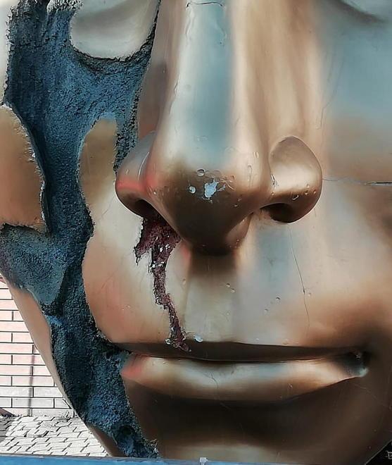 Vandali danneggiano la Medea di Avanzini