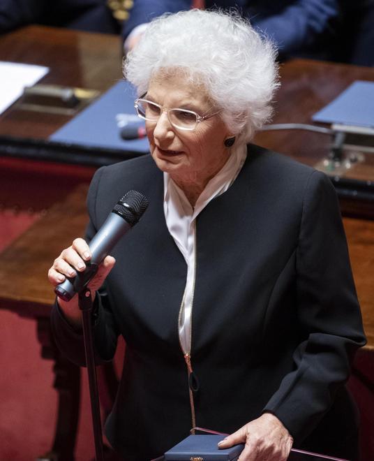 È scontro sulla cittadinanza alla Segre Il centrodestra propone anche Haffner 