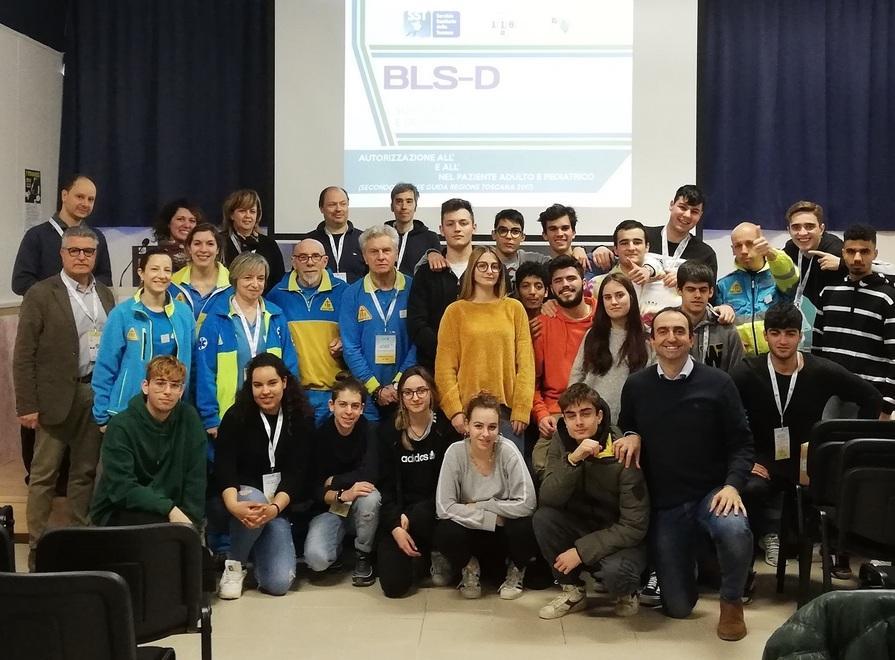 Un corso per imparare ad usare il defibrillatore