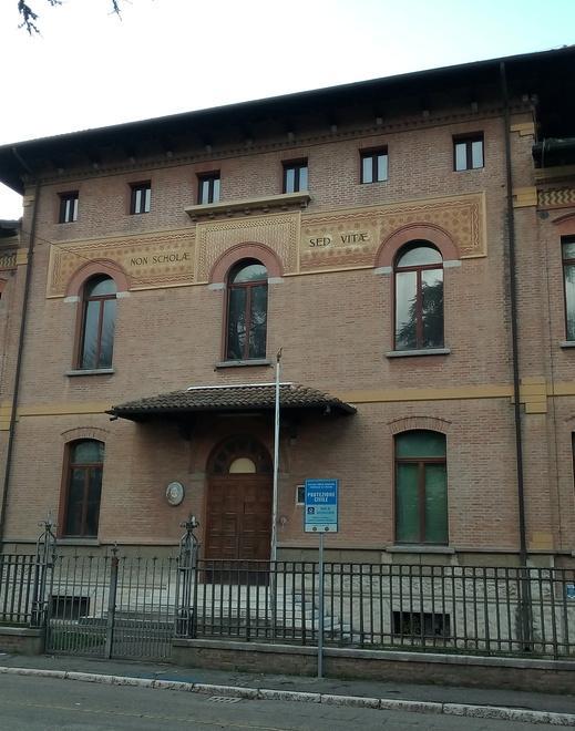 Residenza per anziani al posto delle ex scuole «Per sociale e lavoro» 