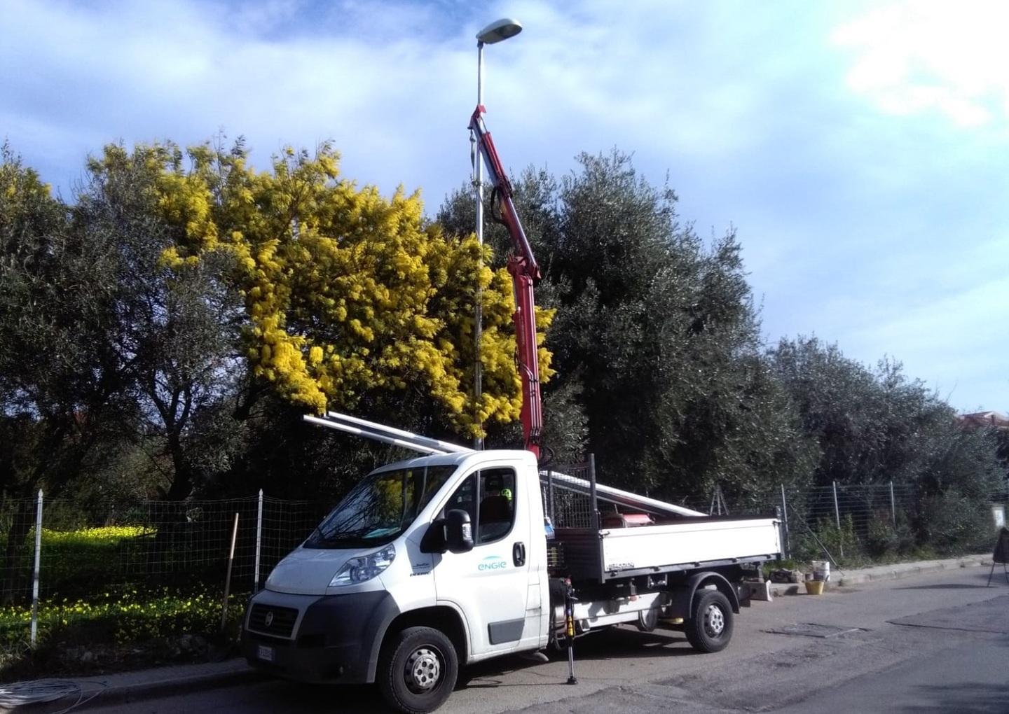 Via all’installazione dei nuovi lampioni 
