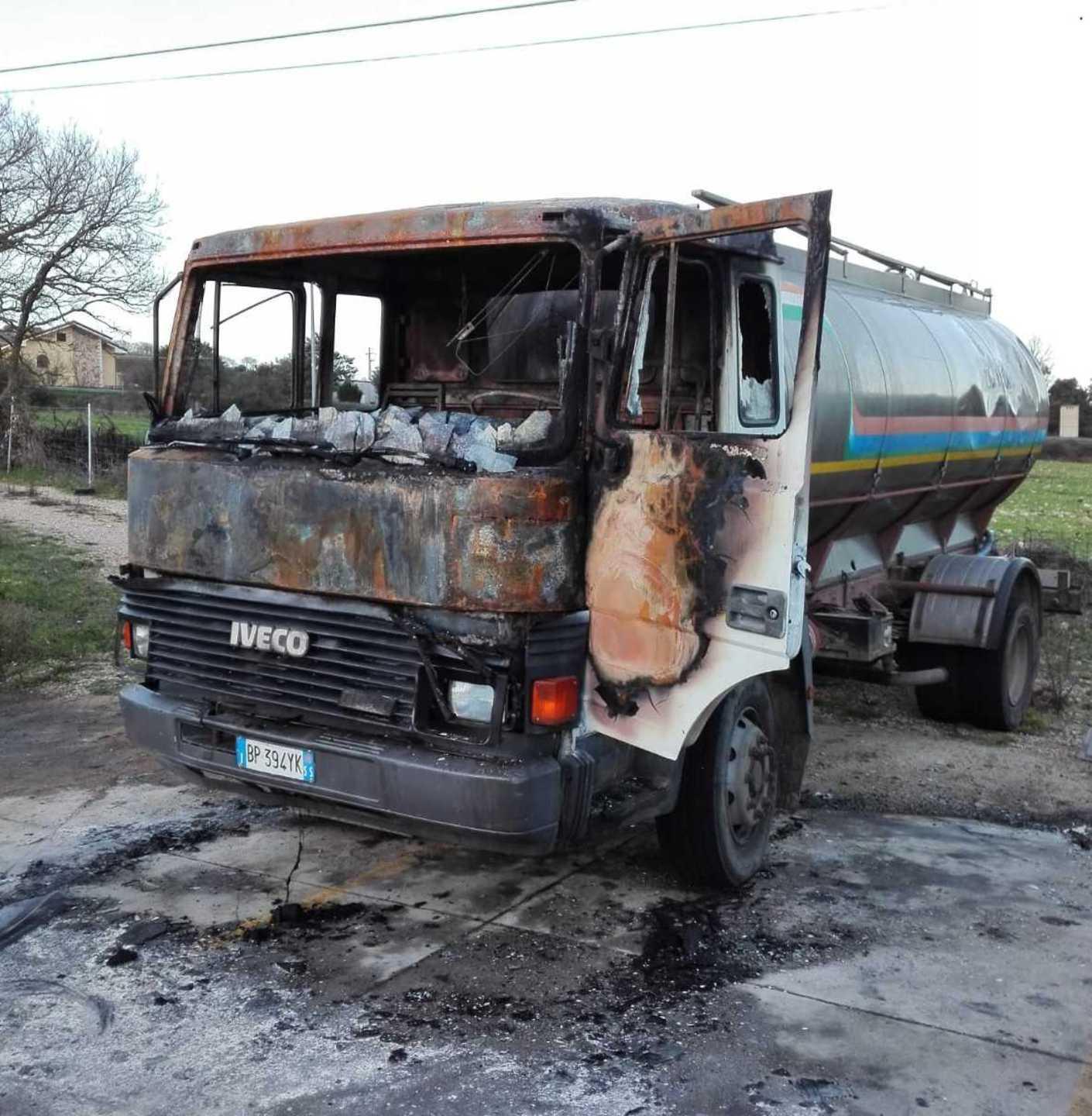 Camion a fuoco l’attentatore è stato ripreso dalle telecamere
