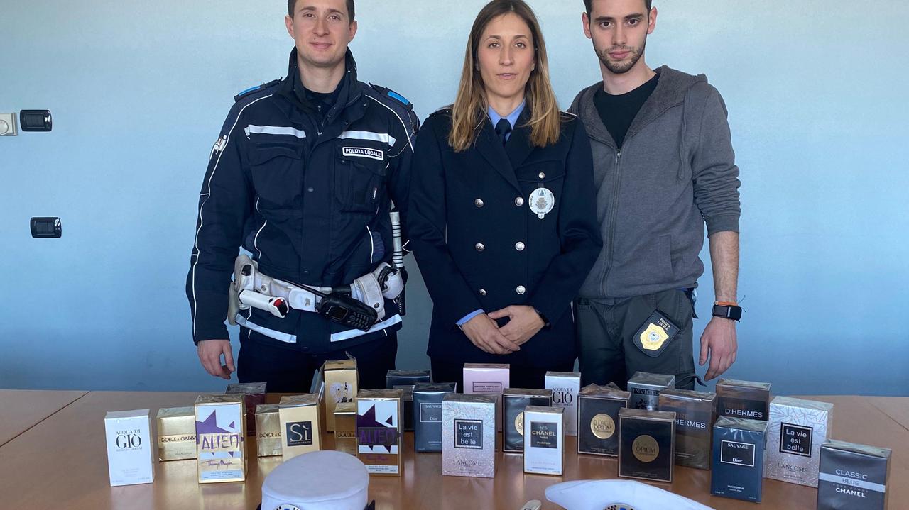 Modena, vende ai vigili profumi taroccati: multa e denuncia