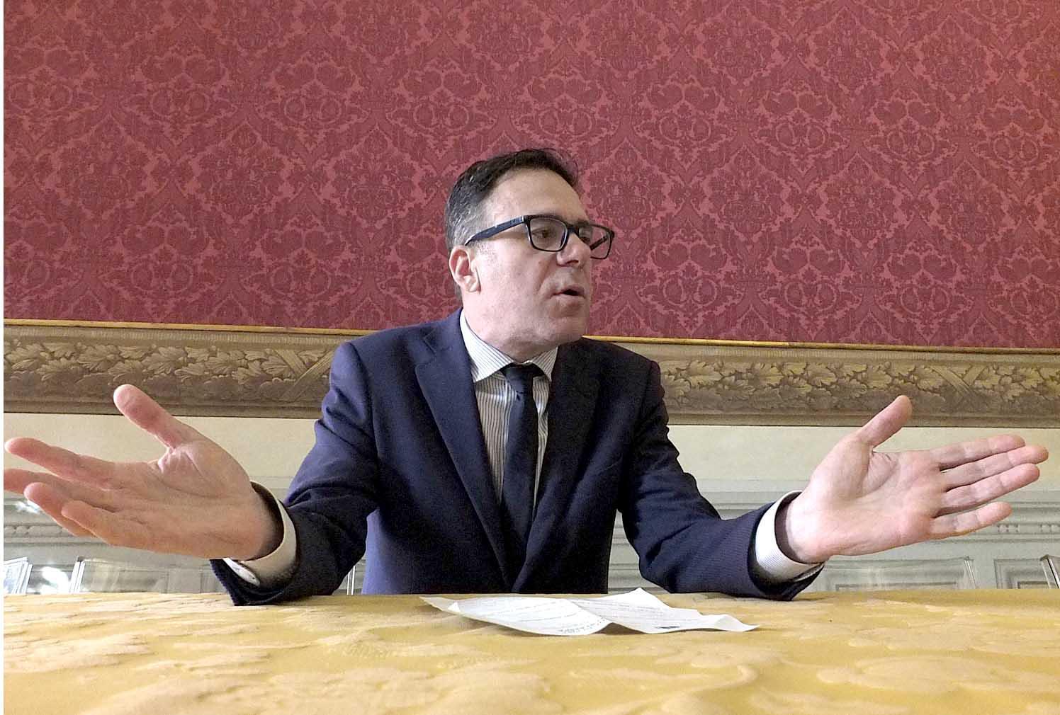 Tangenti in Comune: avviato l’iter per le sanzioni disciplinari contro i due dipendenti 