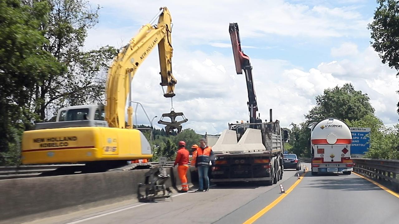 Un cantiere sulla superstrada Firenze-Pisa-Livorno (archivio)