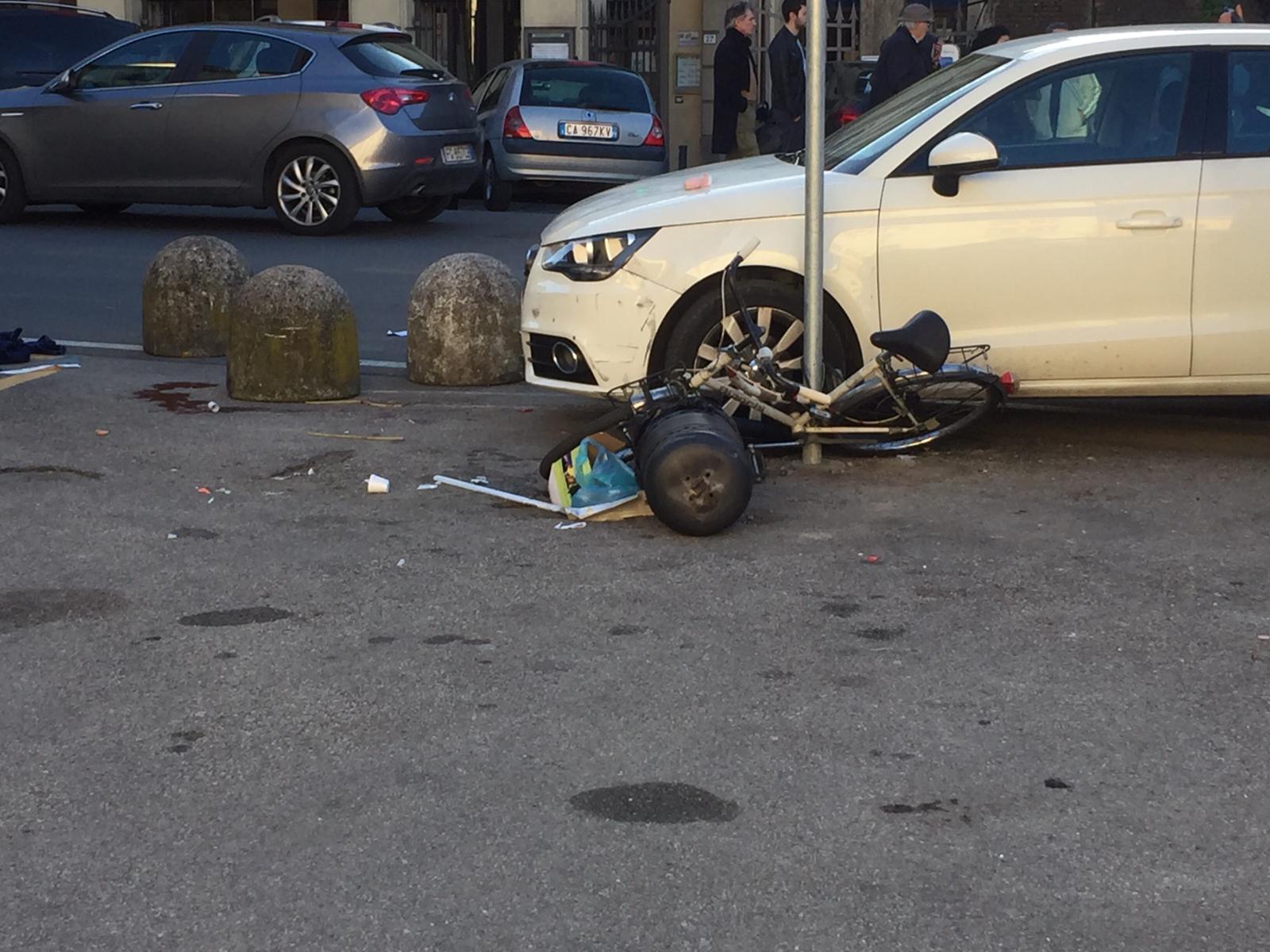 Travolto e ucciso da un'auto in piazza Leonardo da Vinci