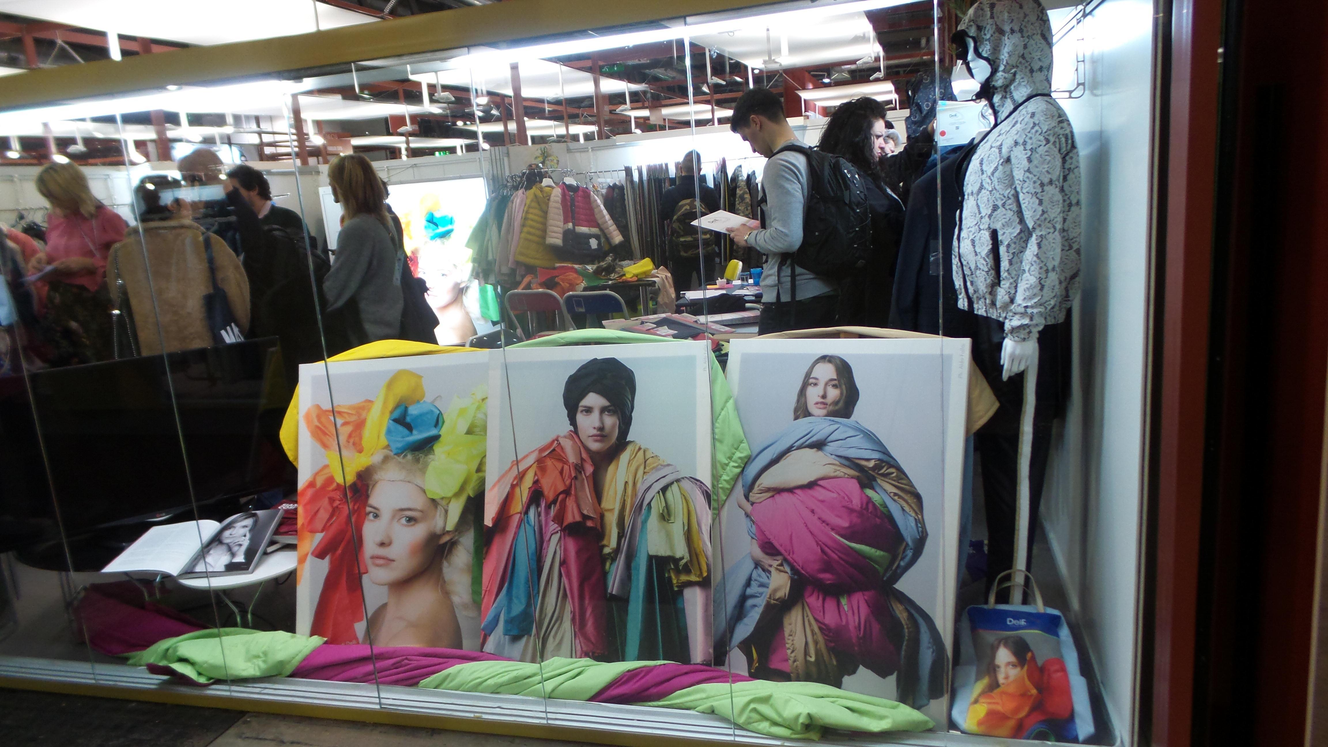 Uno stand di Milano Unica