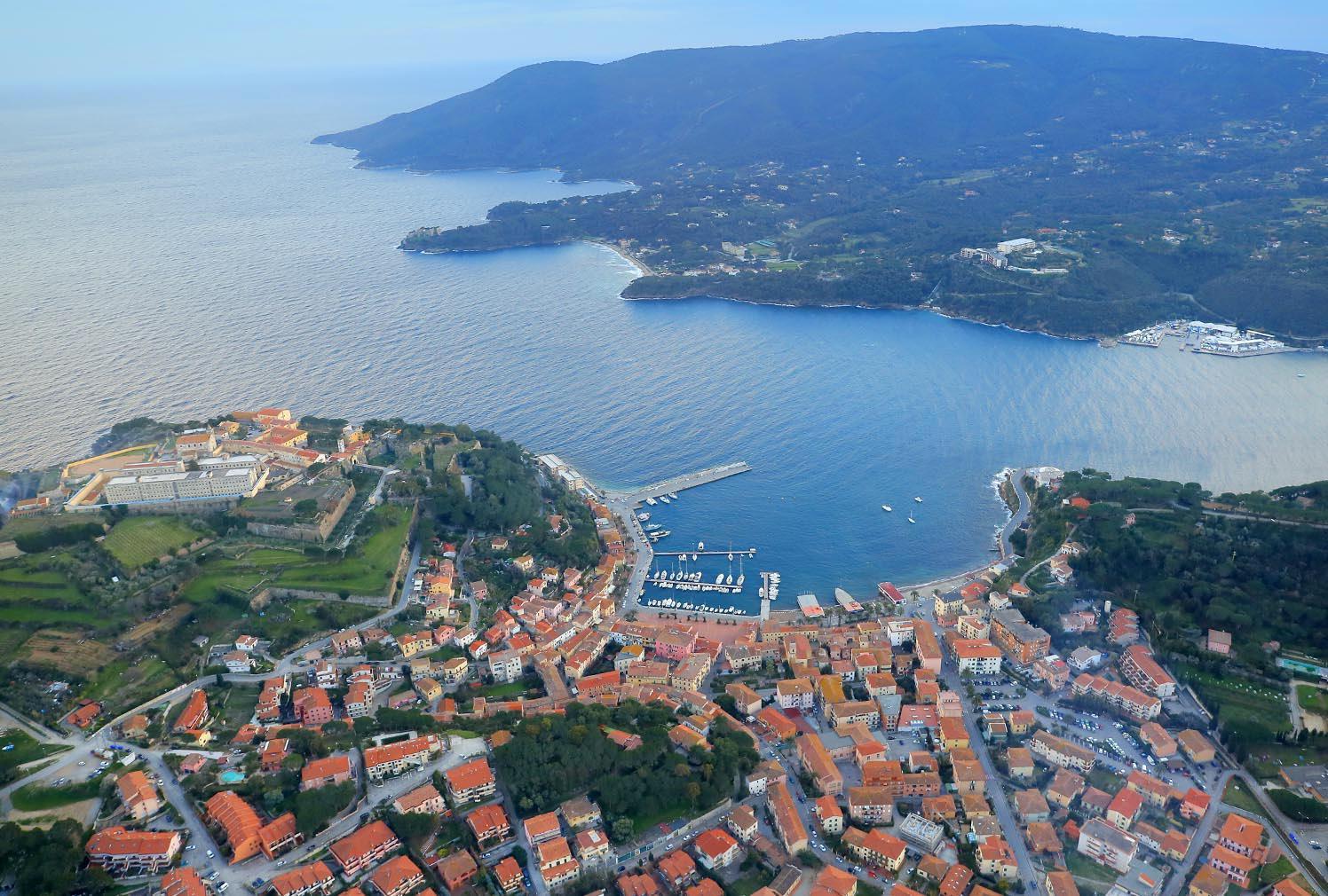 Porto Azzurro, prima tappa di Un'altra estate 2020 il 2 luglio
