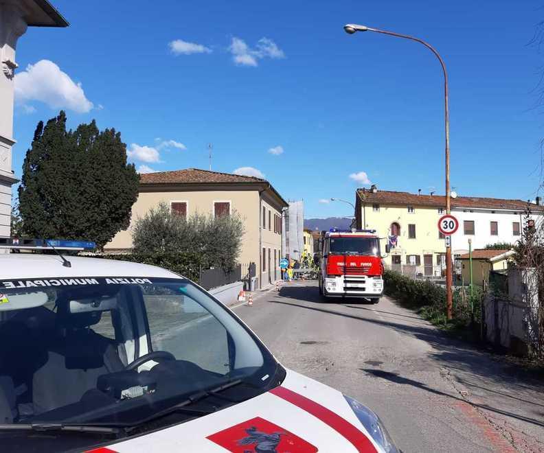 Tubo del gas tranciato poi la grande fiammata Panico fra gli abitanti 