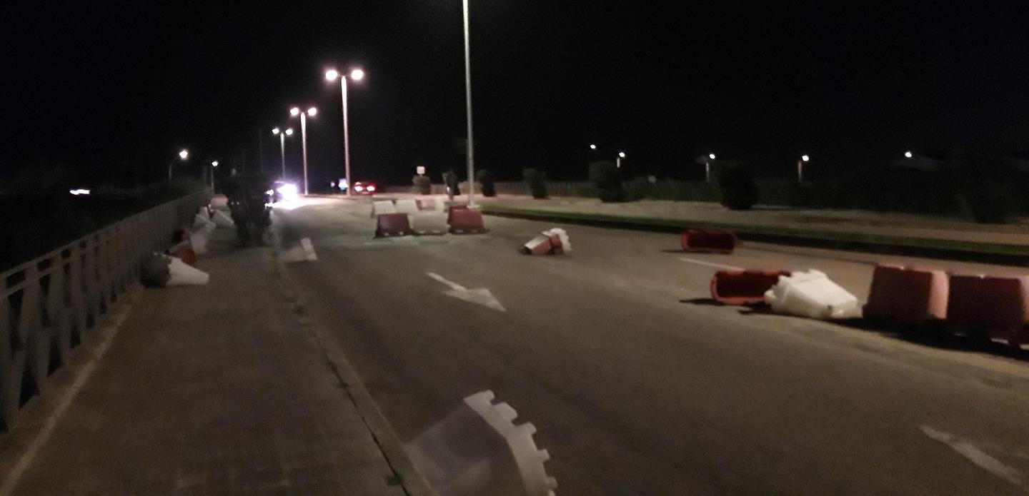 Barriere rovesciate a Serra Li Pozzi 