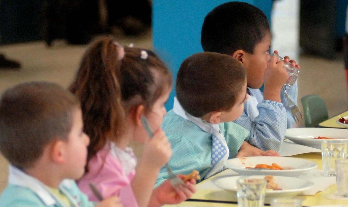 I genitori: tariffe mensa invariate se i bimbi non mancano mai