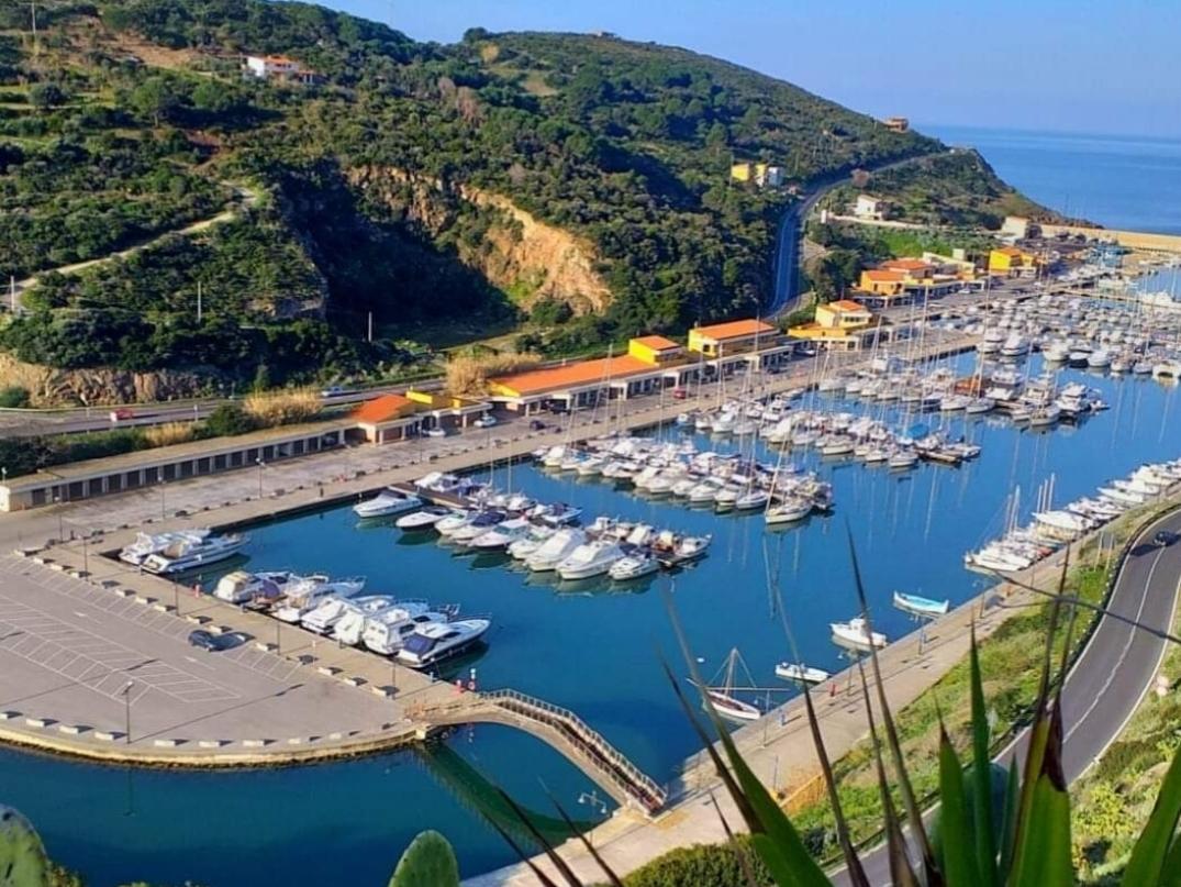 Porto di Castelsardo nuovo look più vicino 