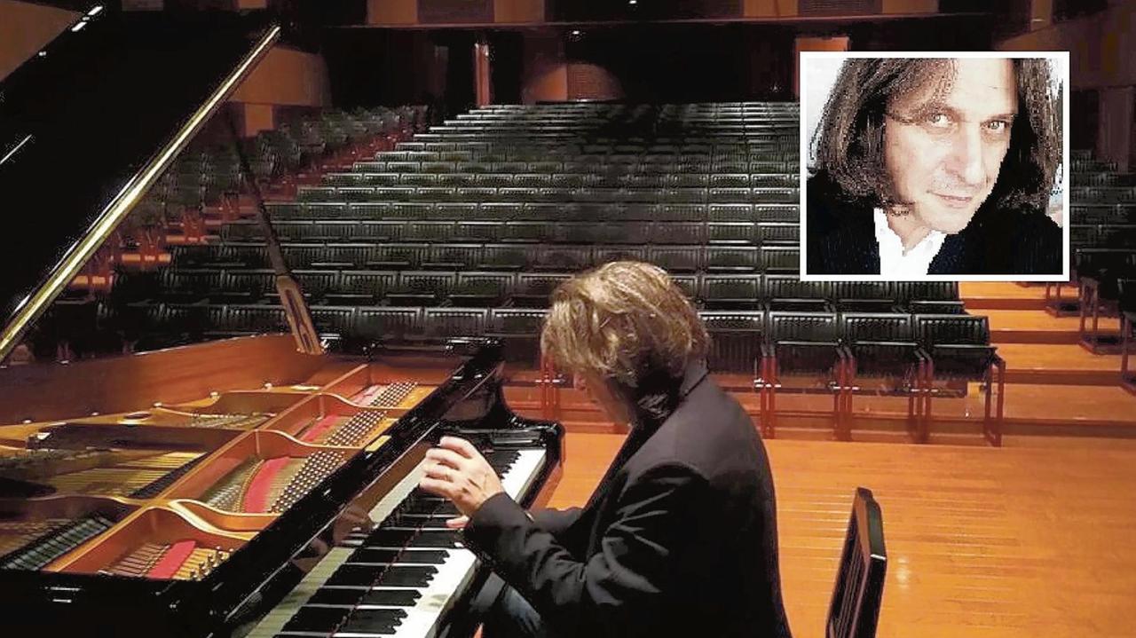 Il pianista Sandro Ivo Bartoli ha deciso di festeggiare il suo 50° compleanno con un concerto al teatro Olimpia di Vecchiano in programma domani sera