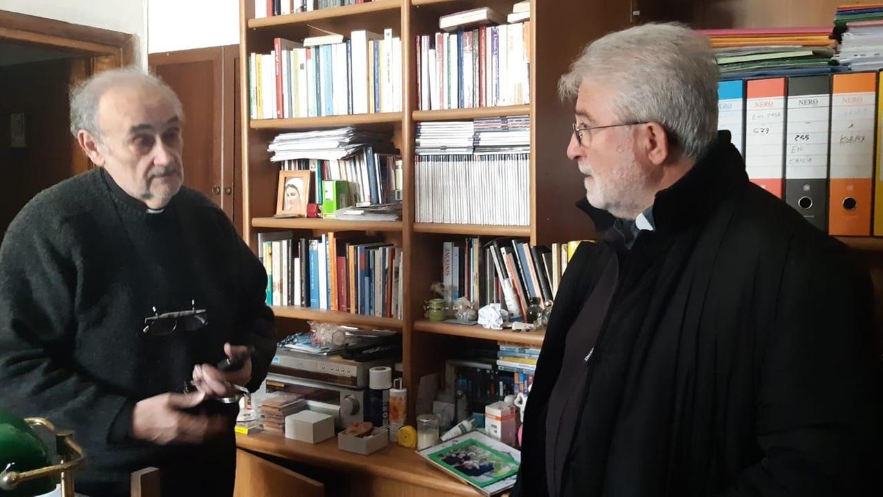 "Ho avuto tanta paura": parla don Claudio, minacciato di morte e rapinato