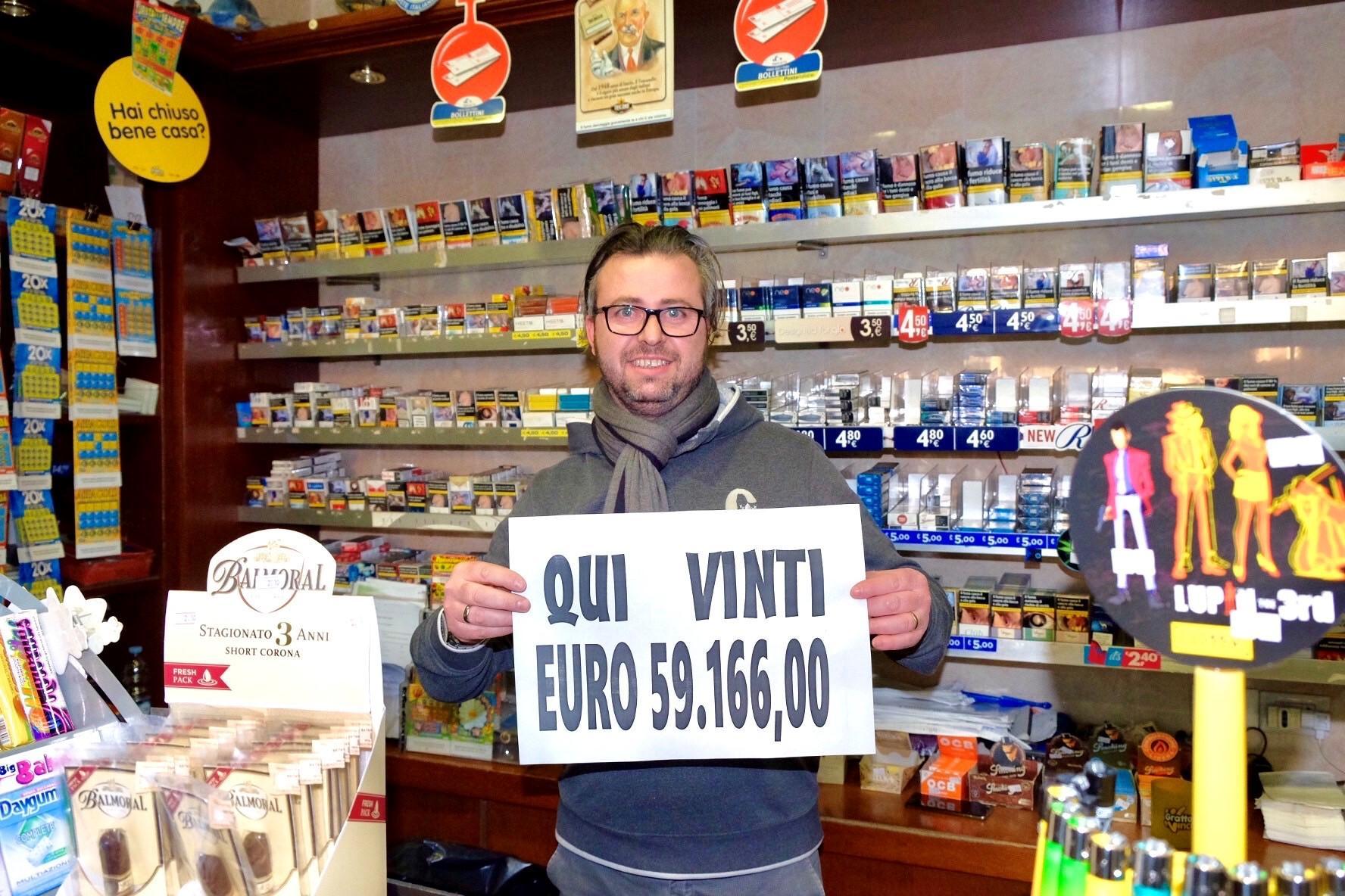 Alla Tabaccheria Paperino vinti 59mila euro al SuperEnalotto (foto Batavia)