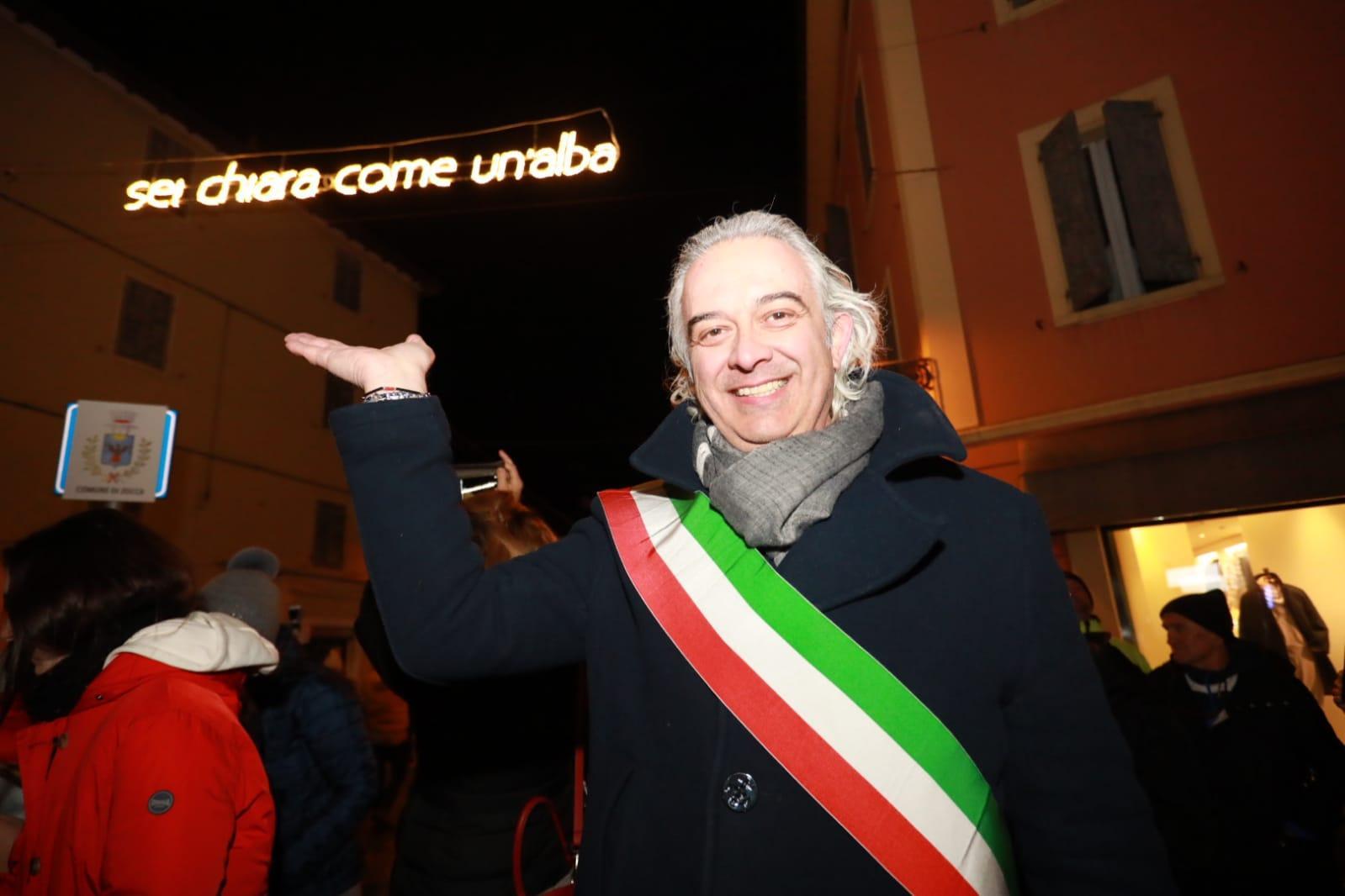 Buon Kom pleanno. Zocca "accende" Albachiara e Vasco ringrazia "Un pensiero stupendo" 