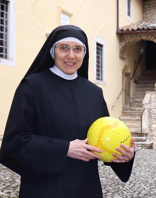 Una suora per il Diavolo Tifa Milan... in clausura 