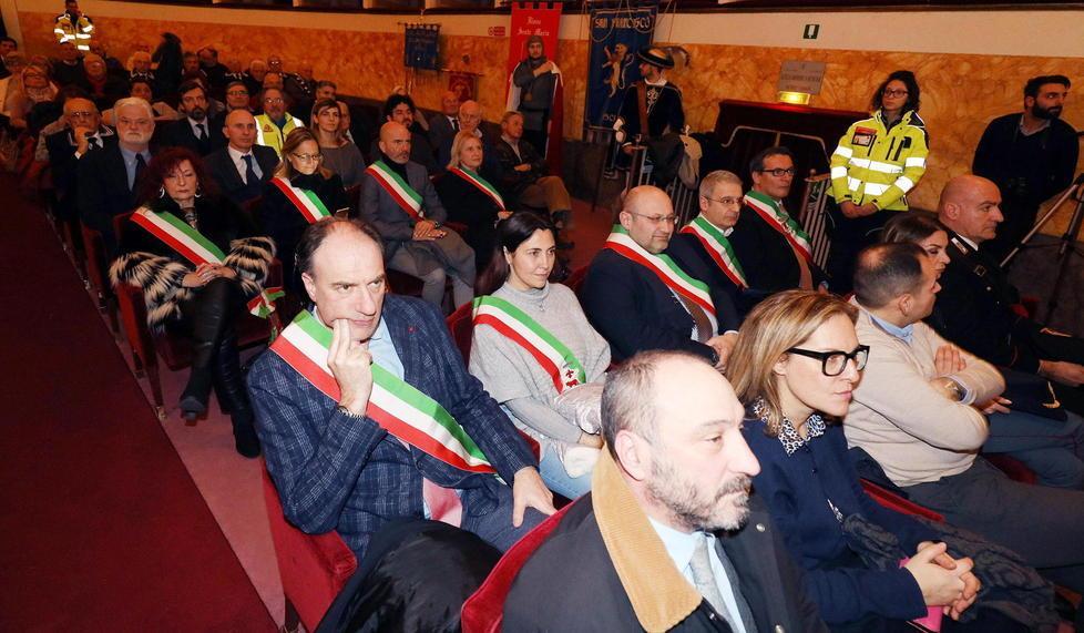 Cittadinanza onoraria al vescovo Filippini Il sindaco: «Ci ha ridato la nostra Cattedrale»