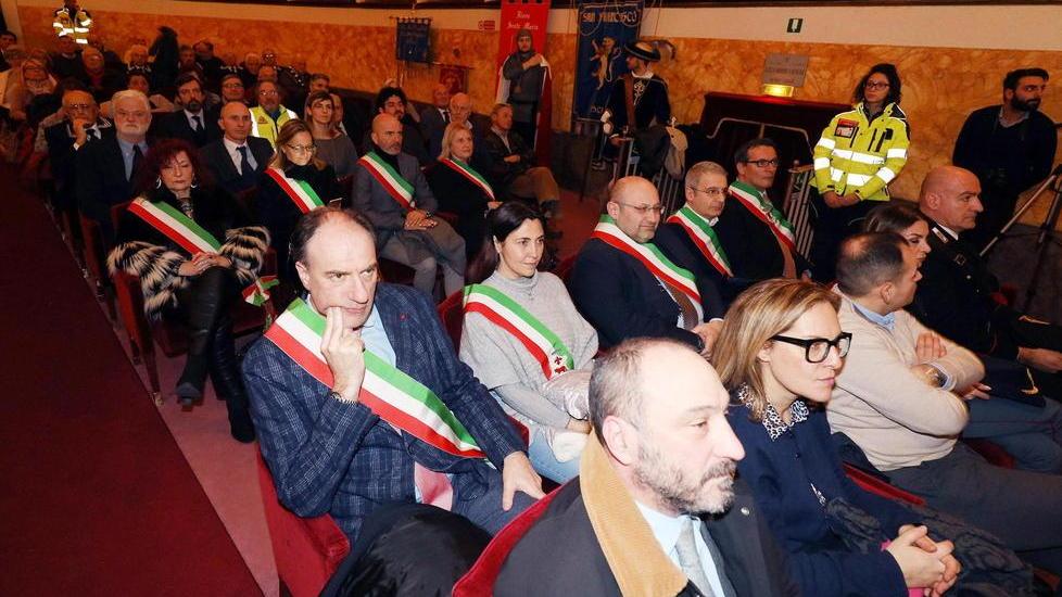 Cittadinanza onoraria al vescovo Filippini Il sindaco: «Ci ha ridato la nostra Cattedrale»