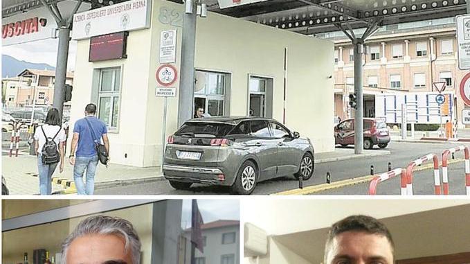 Il sindaco in diretta social: «Fate schifo»
