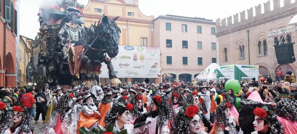 La festa d’Europa Debutto nel segno di J-Ax Parte la caccia al primo premio 