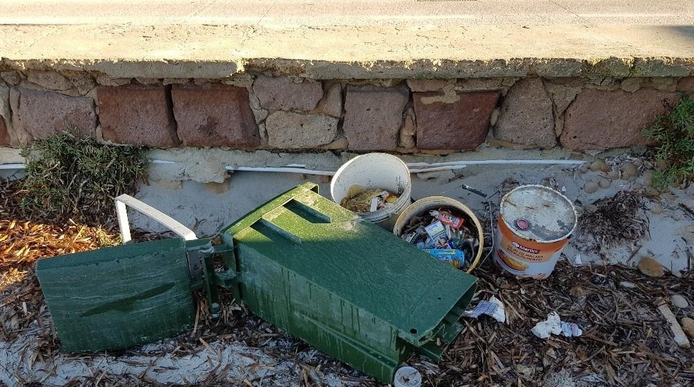 Il Wwf denuncia: spiagge in preda ai vandali 