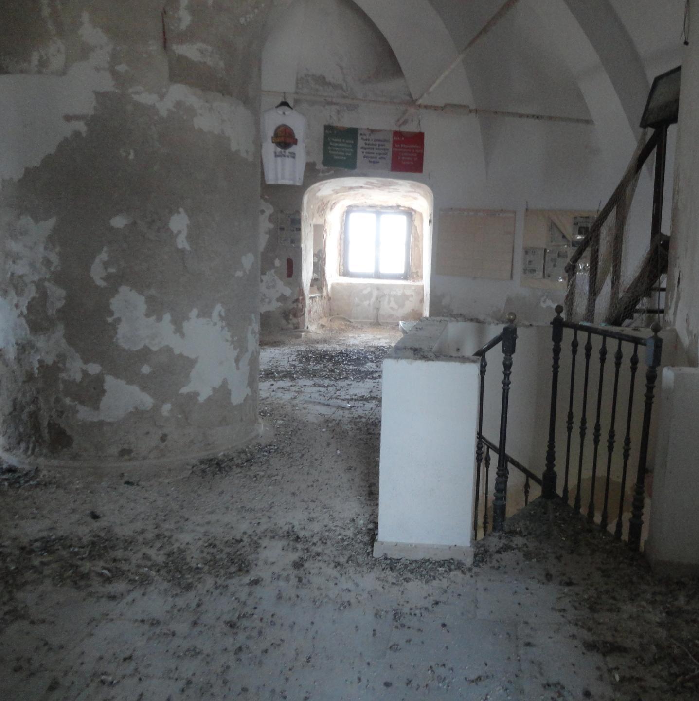 Torre aragonese da monumento a rudere inutilizzabile