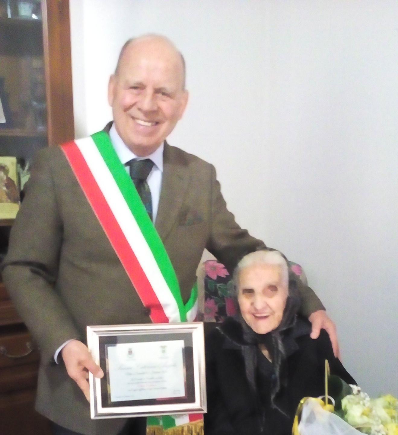 Il compleanno speciale di tzia Lillina che compie cento anni