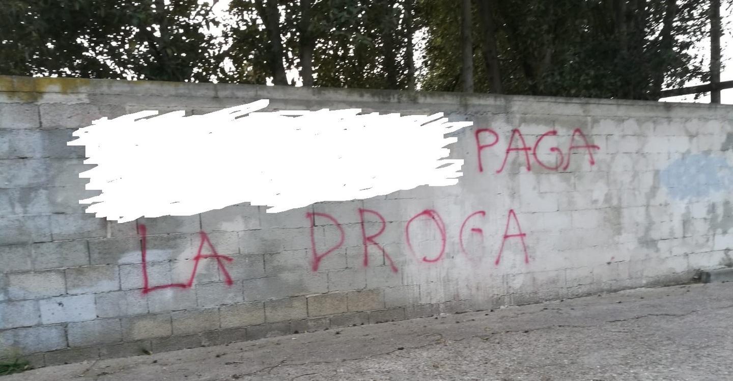 Scritta minacciosa in cimitero 