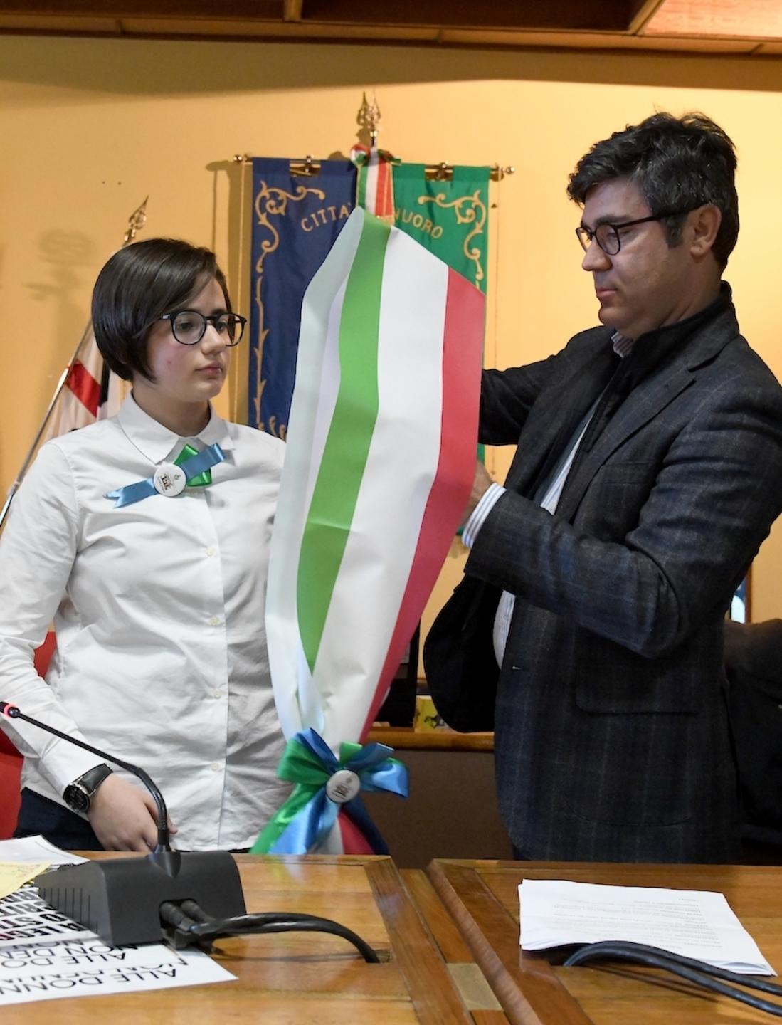 La sindaca junior Carla Carboni con il sindaco senior Andrea Soddu