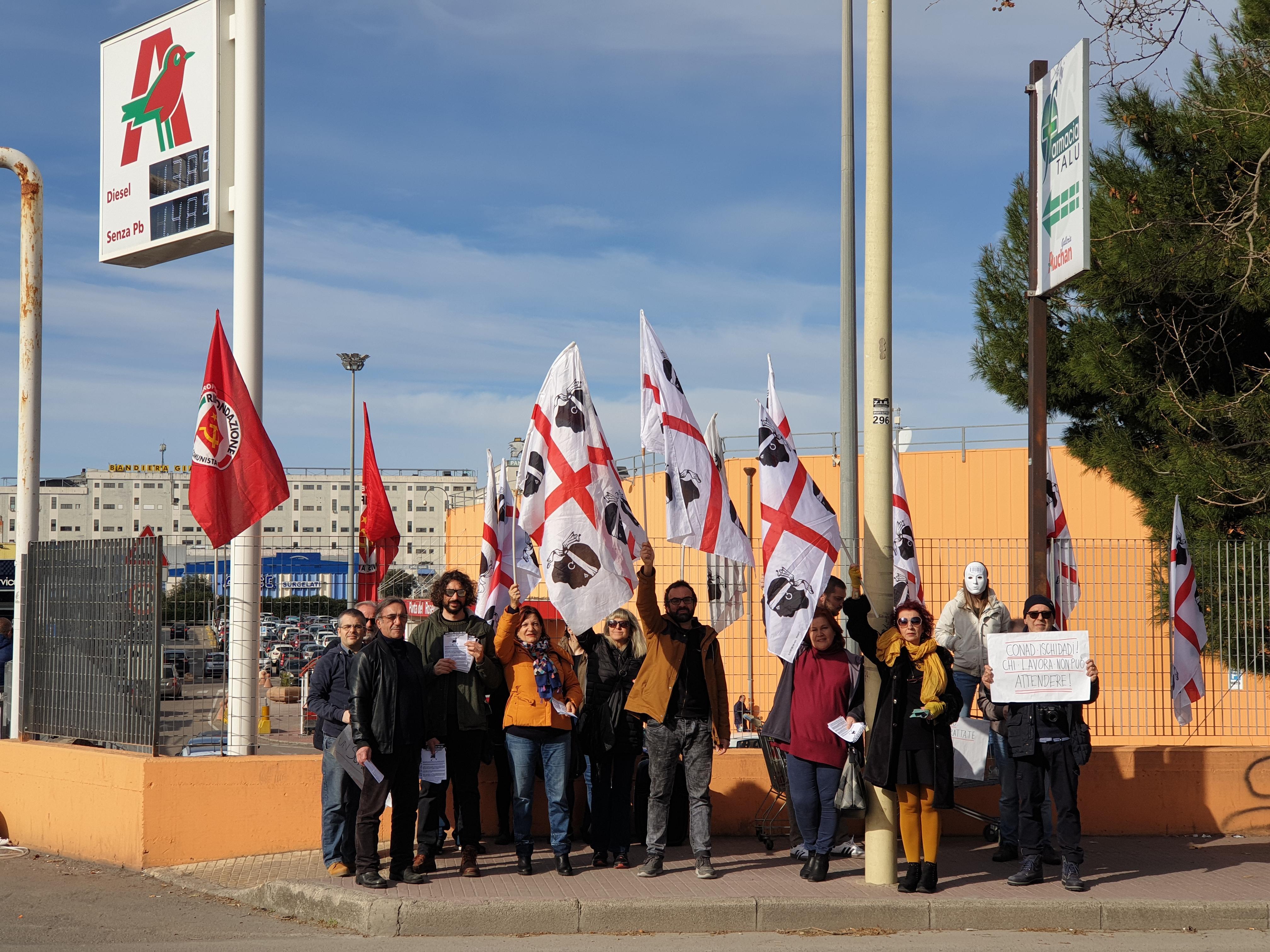 Nuovo sit-in a Predda Niedda: "No ai licenziamenti dei lavoratori ex Auchan"